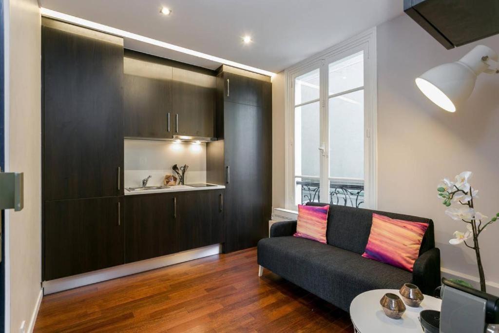 Апартаменты Modernized Studio - Meters From The Invalides Gardens Париж Экстерьер фото