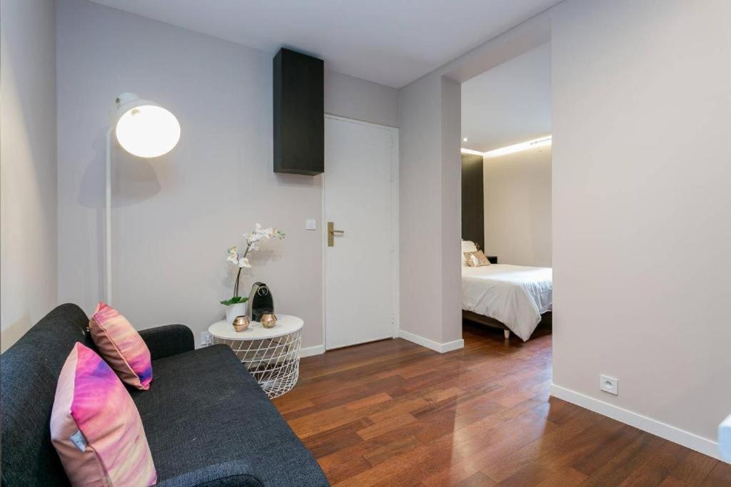 Апартаменты Modernized Studio - Meters From The Invalides Gardens Париж Экстерьер фото