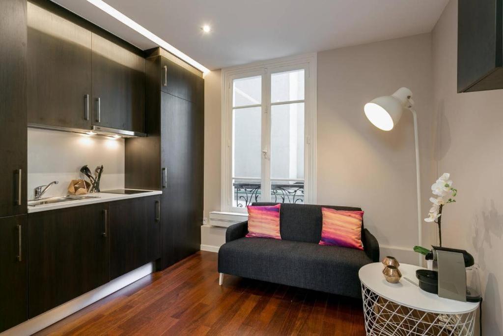 Апартаменты Modernized Studio - Meters From The Invalides Gardens Париж Экстерьер фото