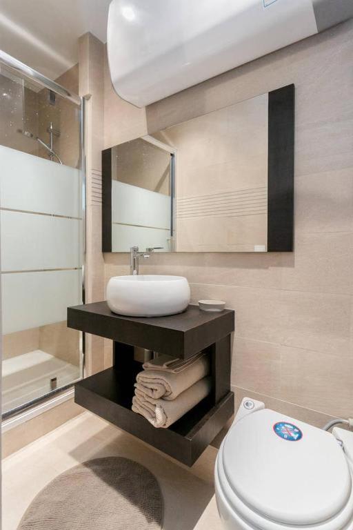 Апартаменты Modernized Studio - Meters From The Invalides Gardens Париж Экстерьер фото